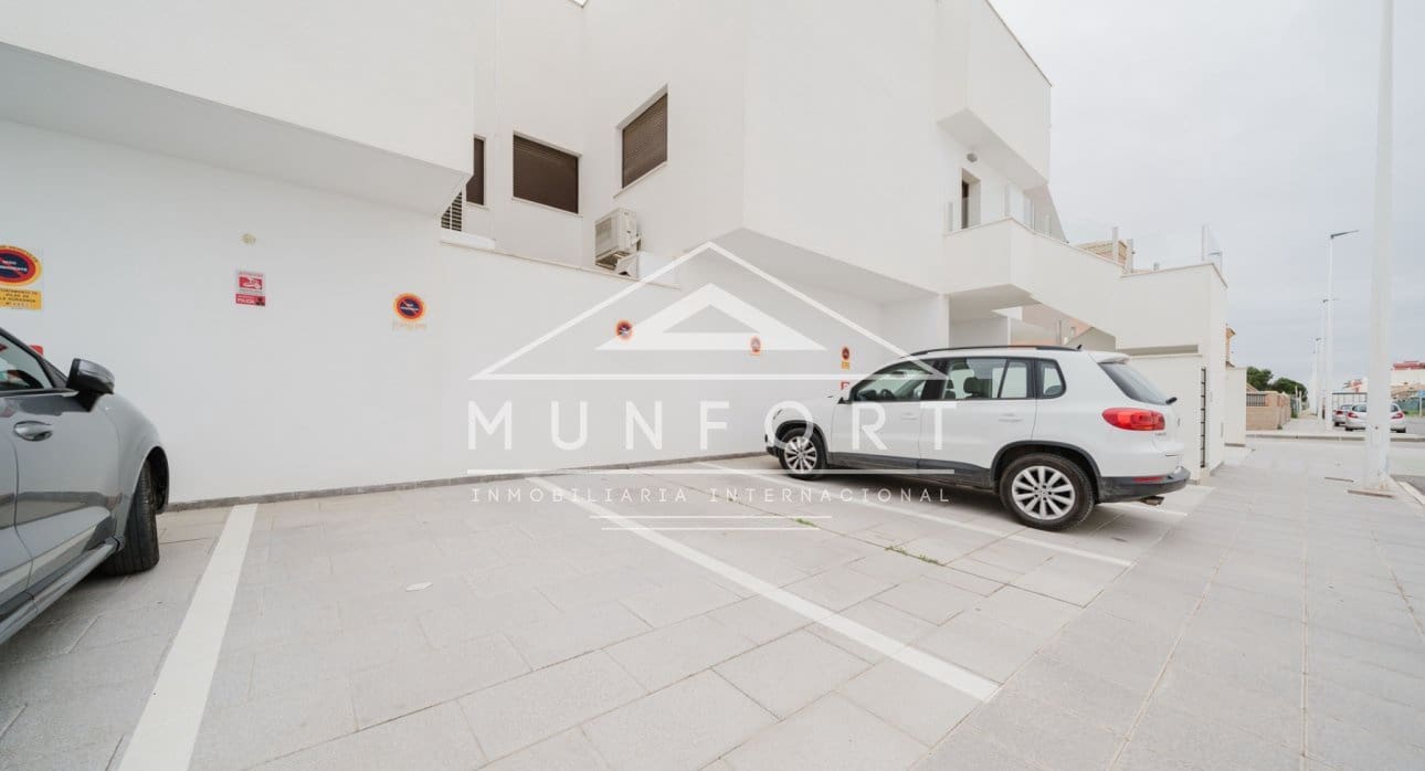 Ático de 2 habitaciones en Pilar de la Horadada en venta con piscina - 295.000 € (Ref: 9552335)