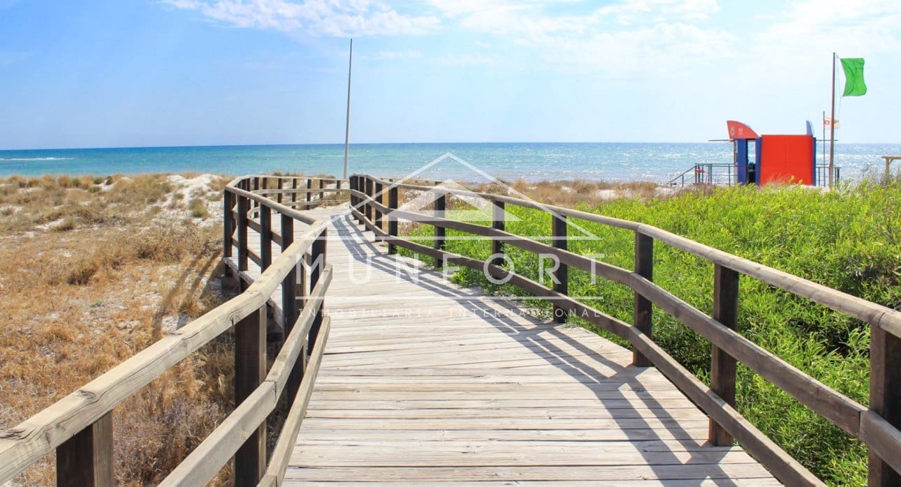 Ático de 2 habitaciones en Pilar de la Horadada en venta con piscina - 295.000 € (Ref: 9552335)