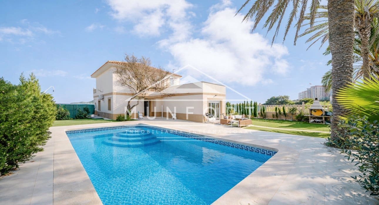 3 sovrum Villa till salu i La Manga del Mar Menor med pool - 729 000 € (Ref: 9552628)