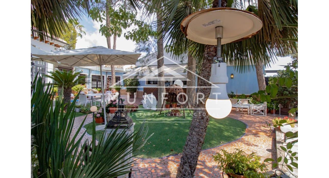 3 makuuhuone Kaupallinen myytävänä paikassa Dehesa de Campoamor - 799 000 € (Ref: 9553166)