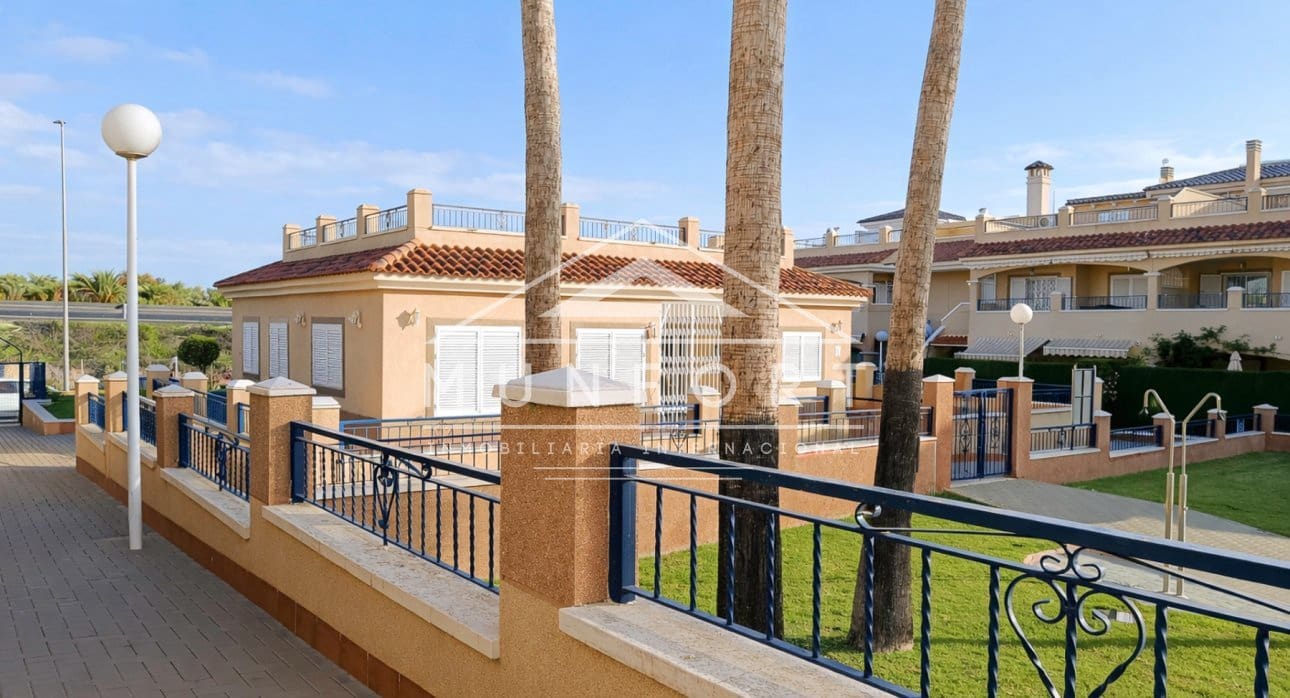 2 Zimmer Bungalow zu verkaufen in Pilar de la Horadada mit Pool - 239.900 € (Ref: 9570202)