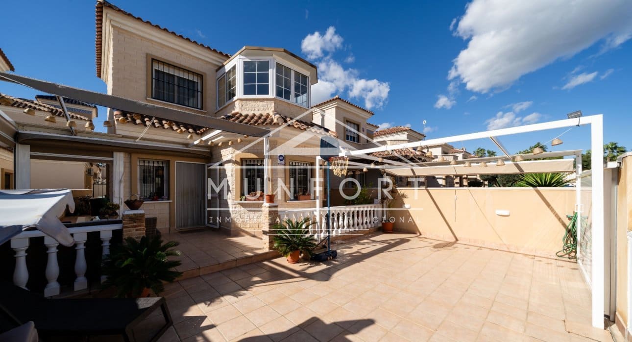 2 slaapkamer Villa te koop in Guardamar del Segura met zwembad - € 247.000 (Ref: 9572242)