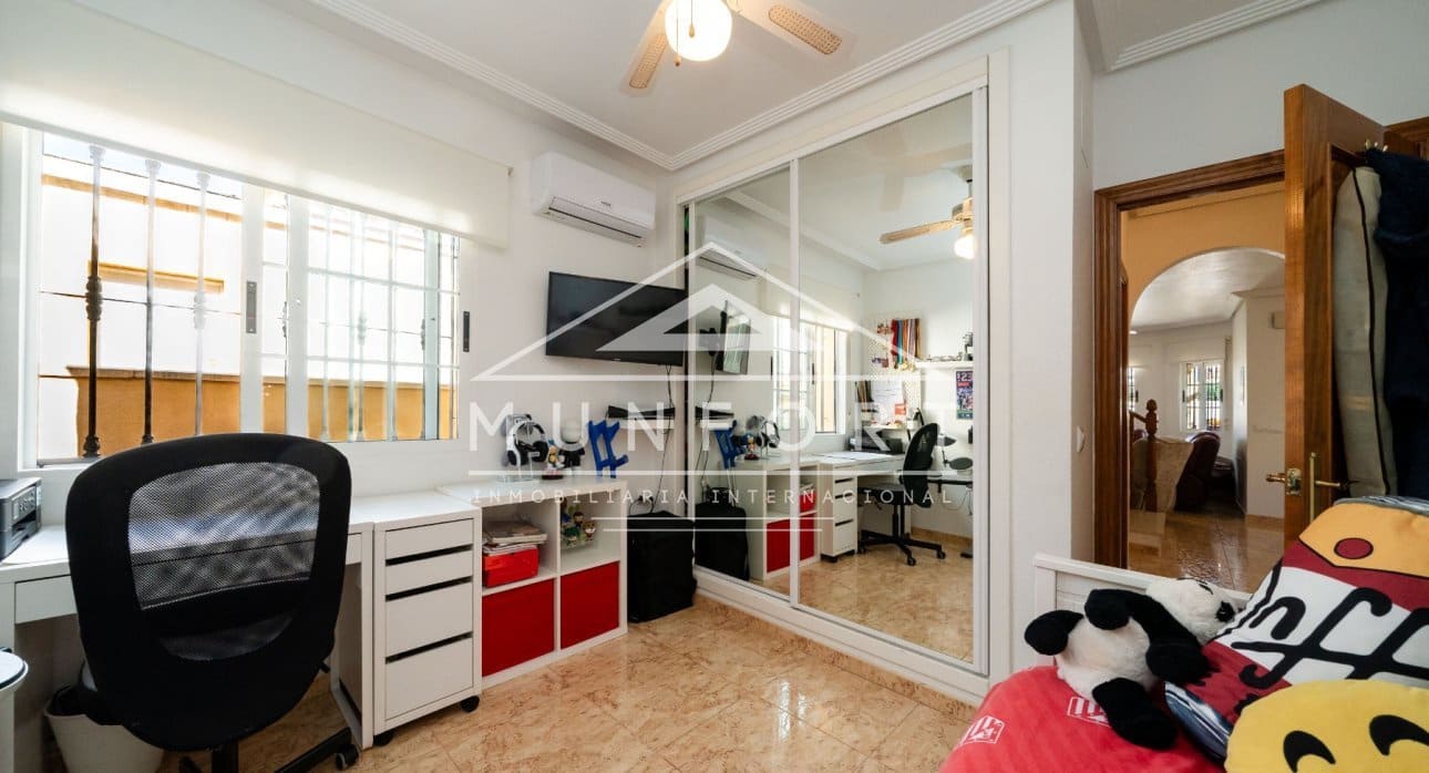 2 slaapkamer Villa te koop in Guardamar del Segura met zwembad - € 247.000 (Ref: 9572242)