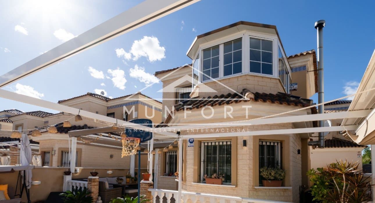 2 slaapkamer Villa te koop in Guardamar del Segura met zwembad - € 247.000 (Ref: 9572242)