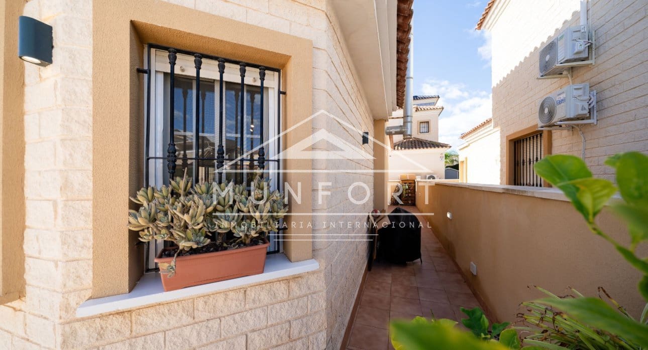 2 slaapkamer Villa te koop in Guardamar del Segura met zwembad - € 247.000 (Ref: 9572242)