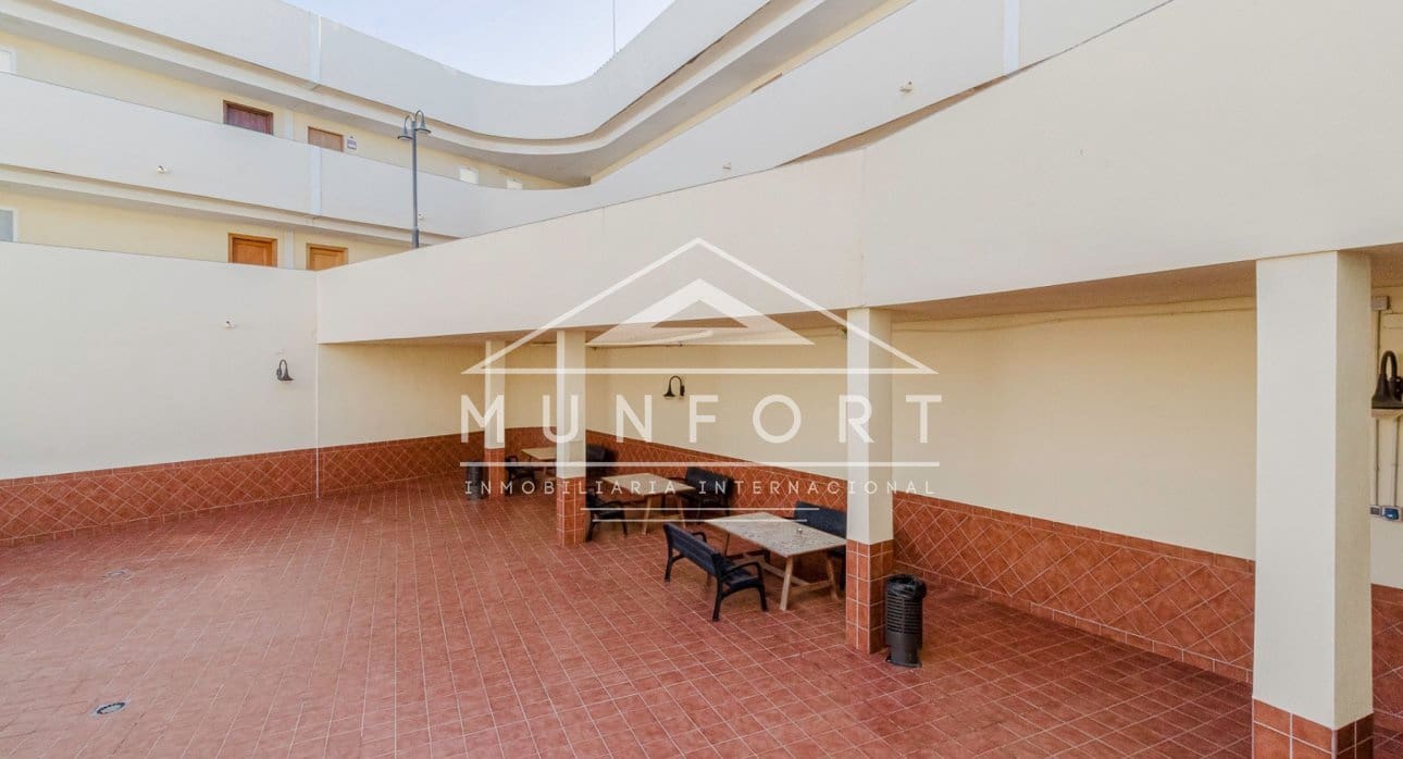 2 bedroom Apartment for sale in Los Alcazares with pool - € 115,000 (Ref: 9572361)