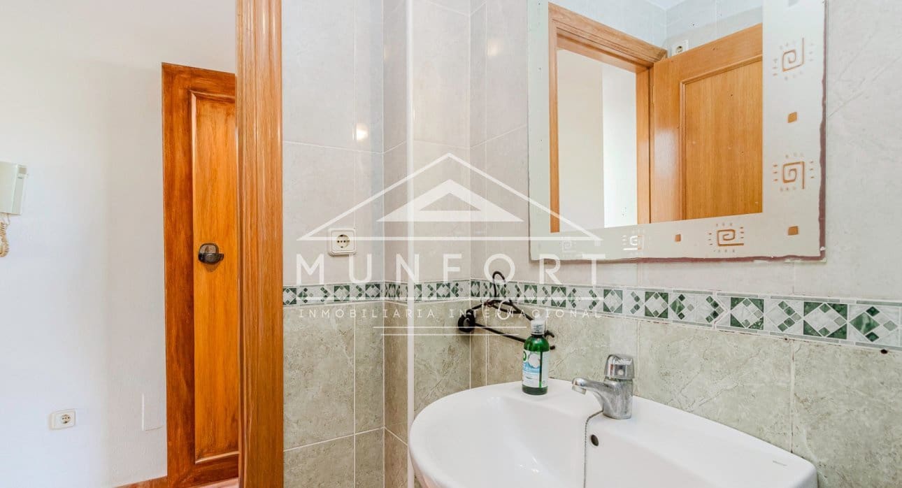 2 bedroom Apartment for sale in Los Alcazares with pool - € 115,000 (Ref: 9572361)