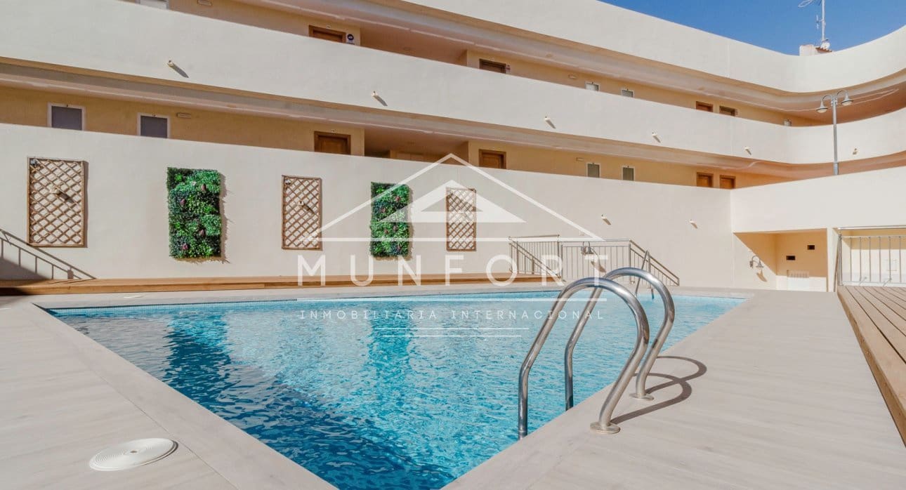 2 bedroom Apartment for sale in Los Alcazares with pool - € 115,000 (Ref: 9572361)