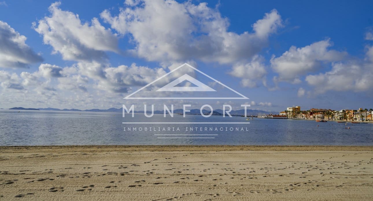 2 bedroom Apartment for sale in Los Alcazares with pool - € 115,000 (Ref: 9572361)