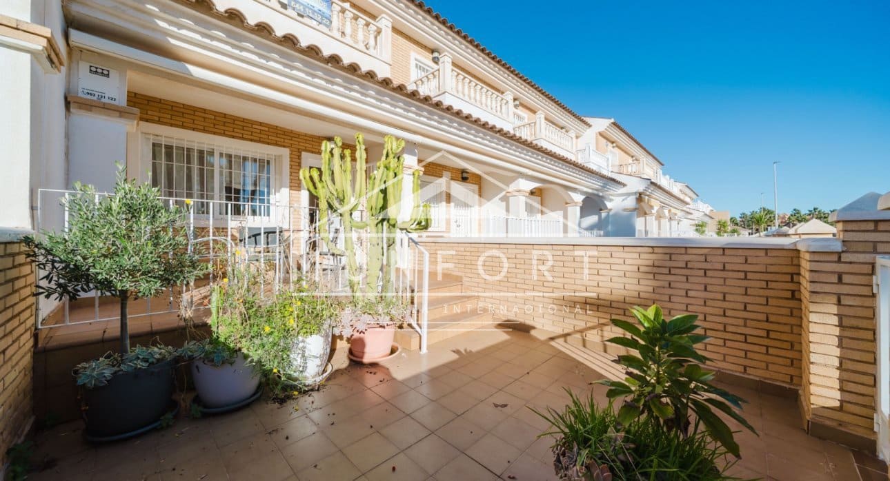 3 slaapkamer Rijtjeshuis te koop in Los Narejos - € 309.900 (Ref: 9575111)