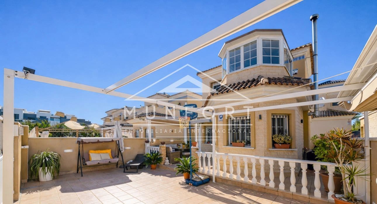 2 bedroom Villa for sale in Guardamar del Segura with pool - € 247,000 (Ref: 9592089)