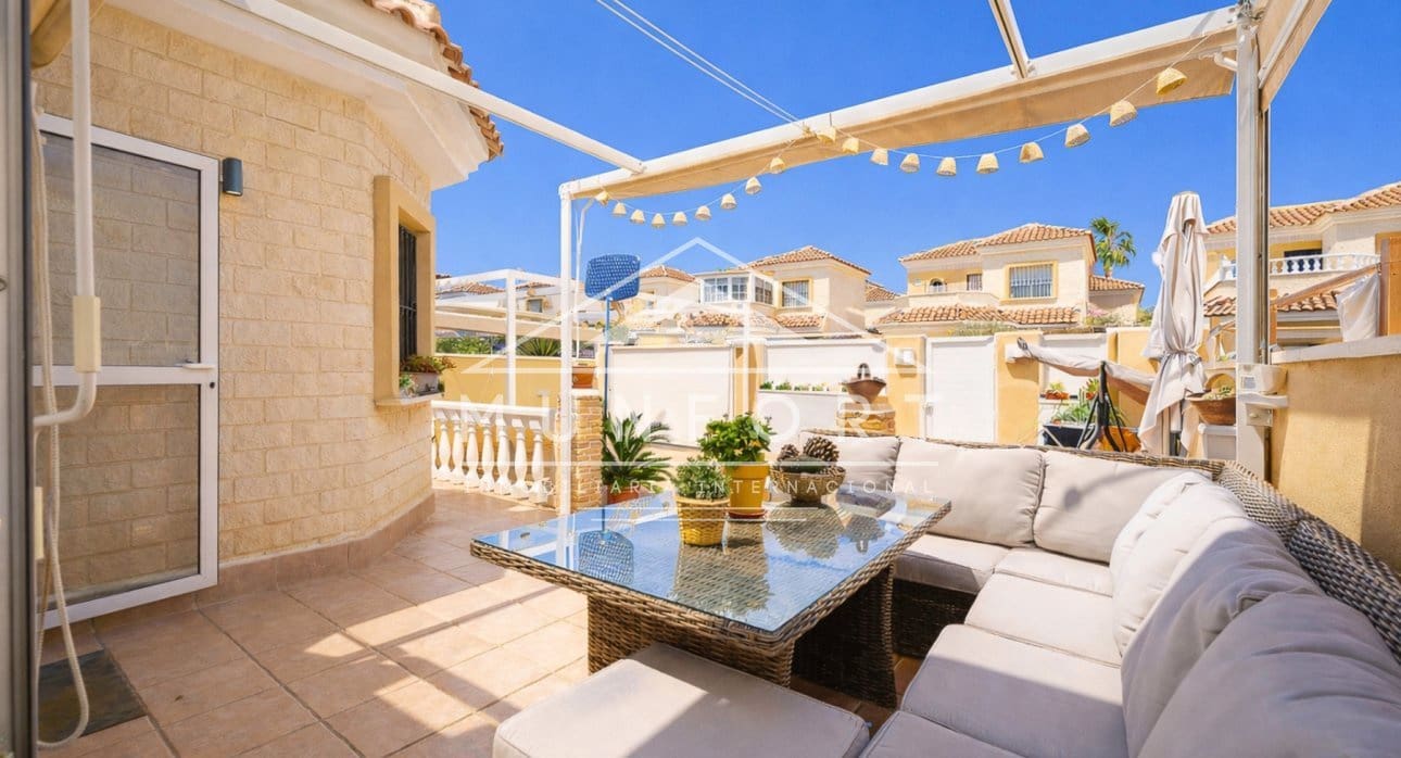 2 bedroom Villa for sale in Guardamar del Segura with pool - € 247,000 (Ref: 9592089)