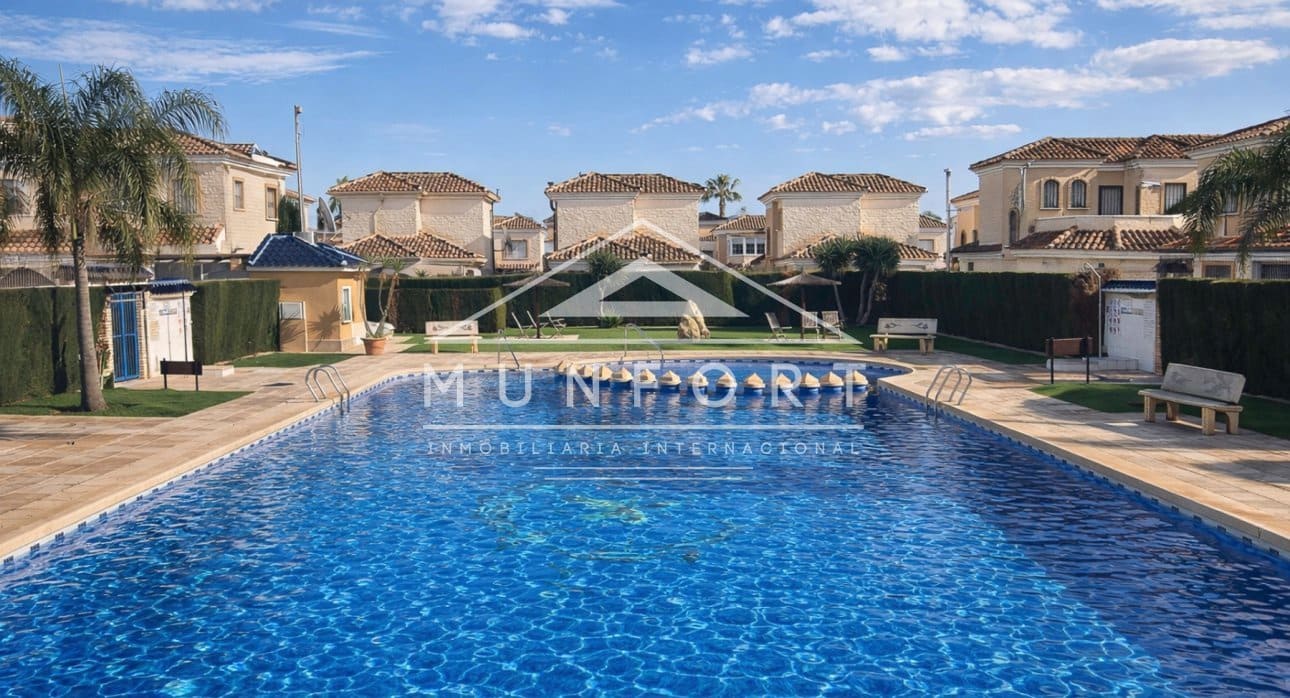 2 bedroom Villa for sale in Guardamar del Segura with pool - € 247,000 (Ref: 9592089)