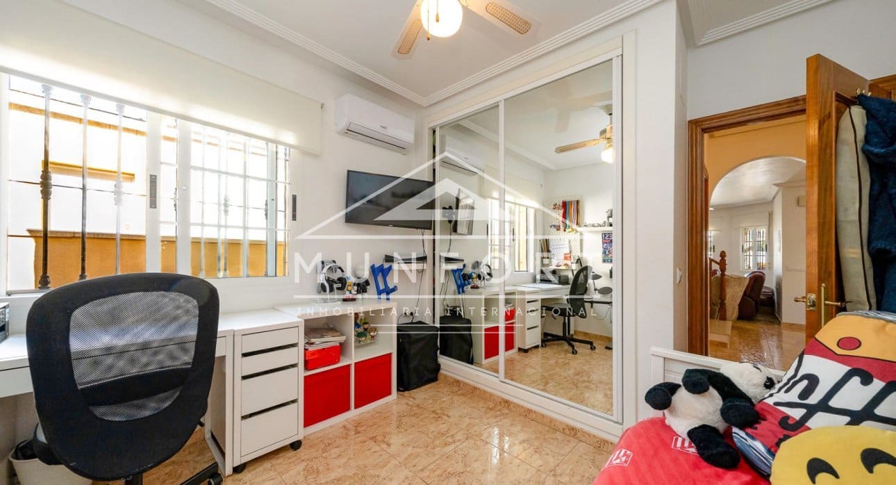 2 bedroom Villa for sale in Guardamar del Segura with pool - € 247,000 (Ref: 9592089)