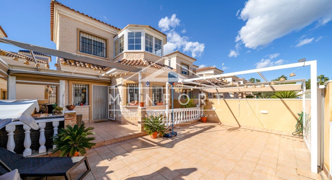 2 bedroom Villa for sale in Guardamar del Segura with pool - € 247,000 (Ref: 9592089)