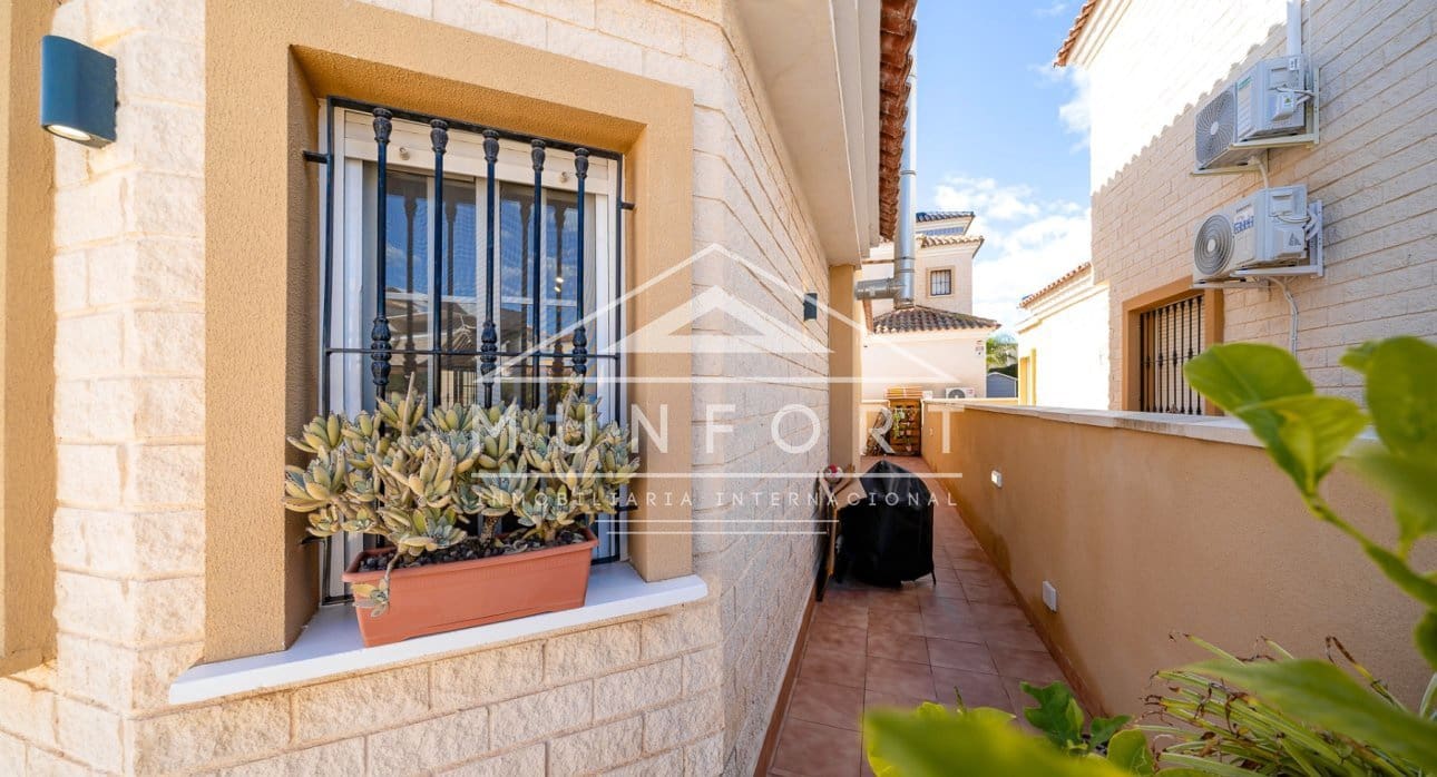 2 bedroom Villa for sale in Guardamar del Segura with pool - € 247,000 (Ref: 9592089)