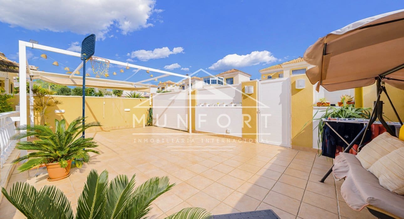 2 bedroom Villa for sale in Guardamar del Segura with pool - € 247,000 (Ref: 9592089)