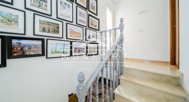 4 soveværelse Villa til salg i San Miguel de Salinas med swimmingpool - € 299.900 (Ref: 9605452)