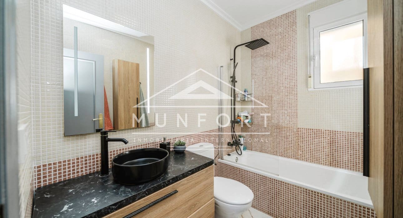 4 soveværelse Villa til salg i San Miguel de Salinas med swimmingpool - € 299.900 (Ref: 9605452)