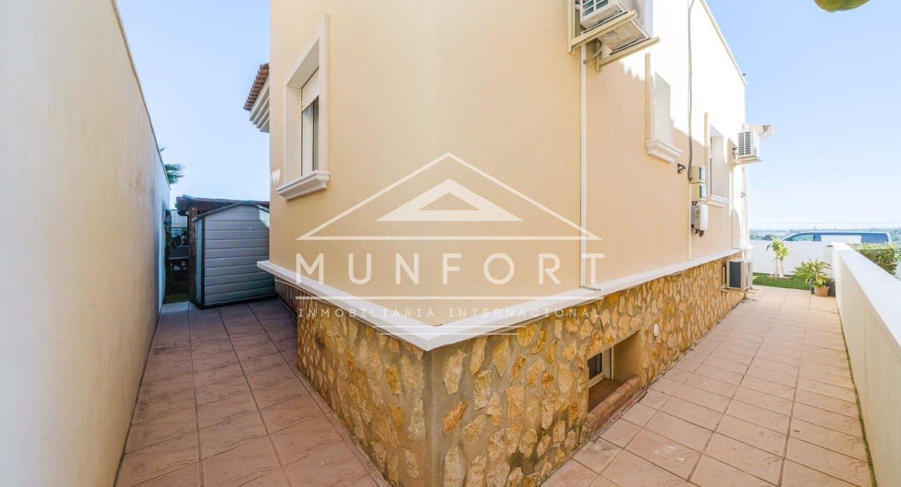 4 soveværelse Villa til salg i San Miguel de Salinas med swimmingpool - € 299.900 (Ref: 9605452)