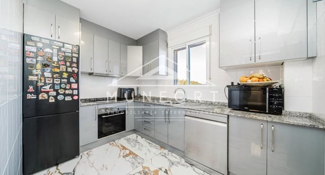 4 soveværelse Villa til salg i San Miguel de Salinas med swimmingpool - € 299.900 (Ref: 9605452)