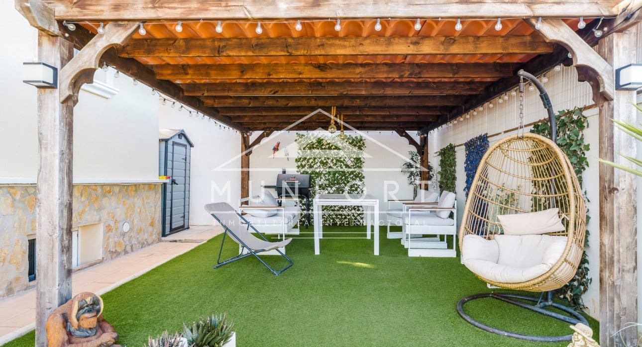 4 soveværelse Villa til salg i San Miguel de Salinas med swimmingpool - € 299.900 (Ref: 9605452)