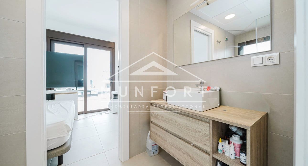 4 bedroom Villa for sale in Benijofar with pool - € 438,900 (Ref: 9612042)