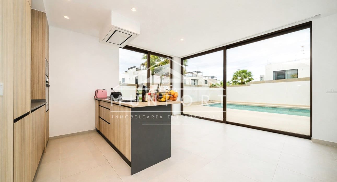 4 bedroom Villa for sale in Benijofar with pool - € 438,900 (Ref: 9612042)