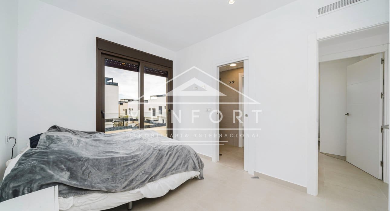 4 bedroom Villa for sale in Benijofar with pool - € 438,900 (Ref: 9612042)