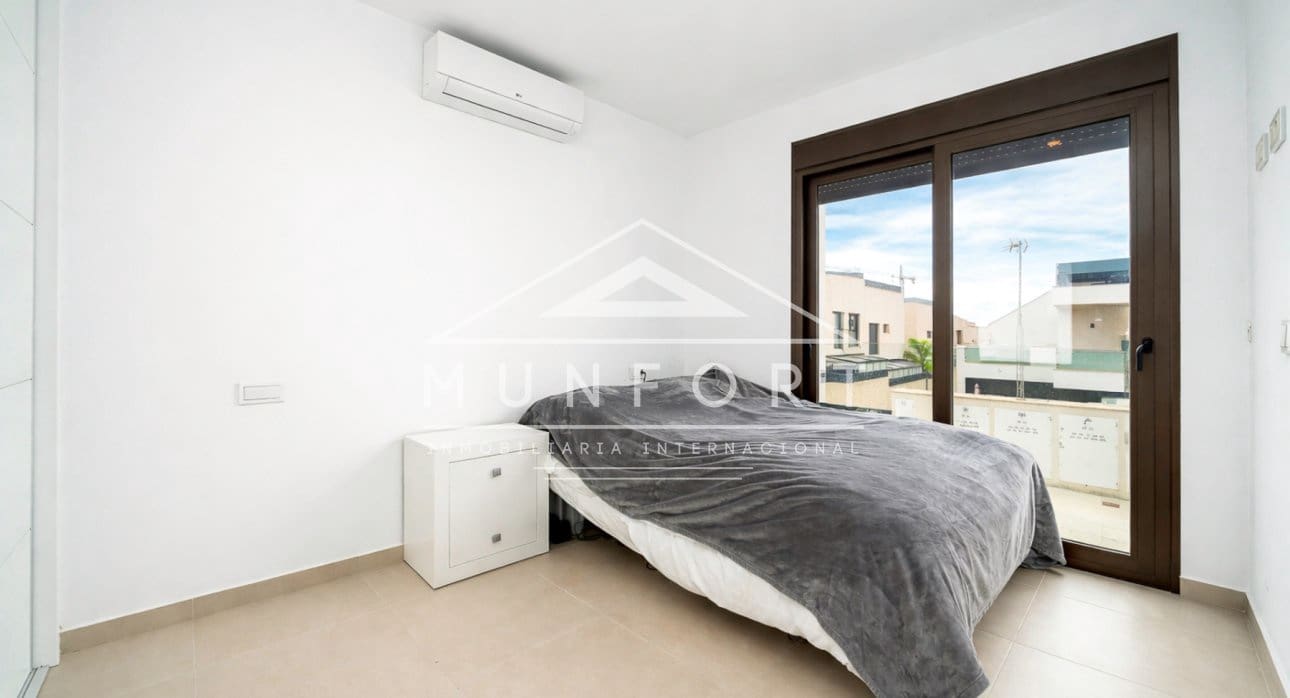 4 bedroom Villa for sale in Benijofar with pool - € 438,900 (Ref: 9612042)