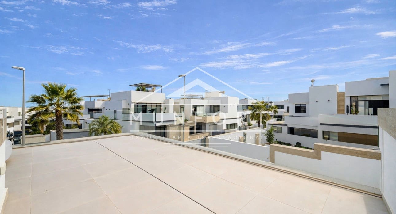 4 bedroom Villa for sale in Benijofar with pool - € 438,900 (Ref: 9612042)