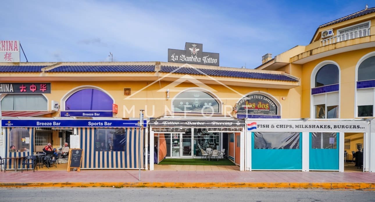 4 bedroom Villa for sale in Benijofar with pool - € 438,900 (Ref: 9612042)