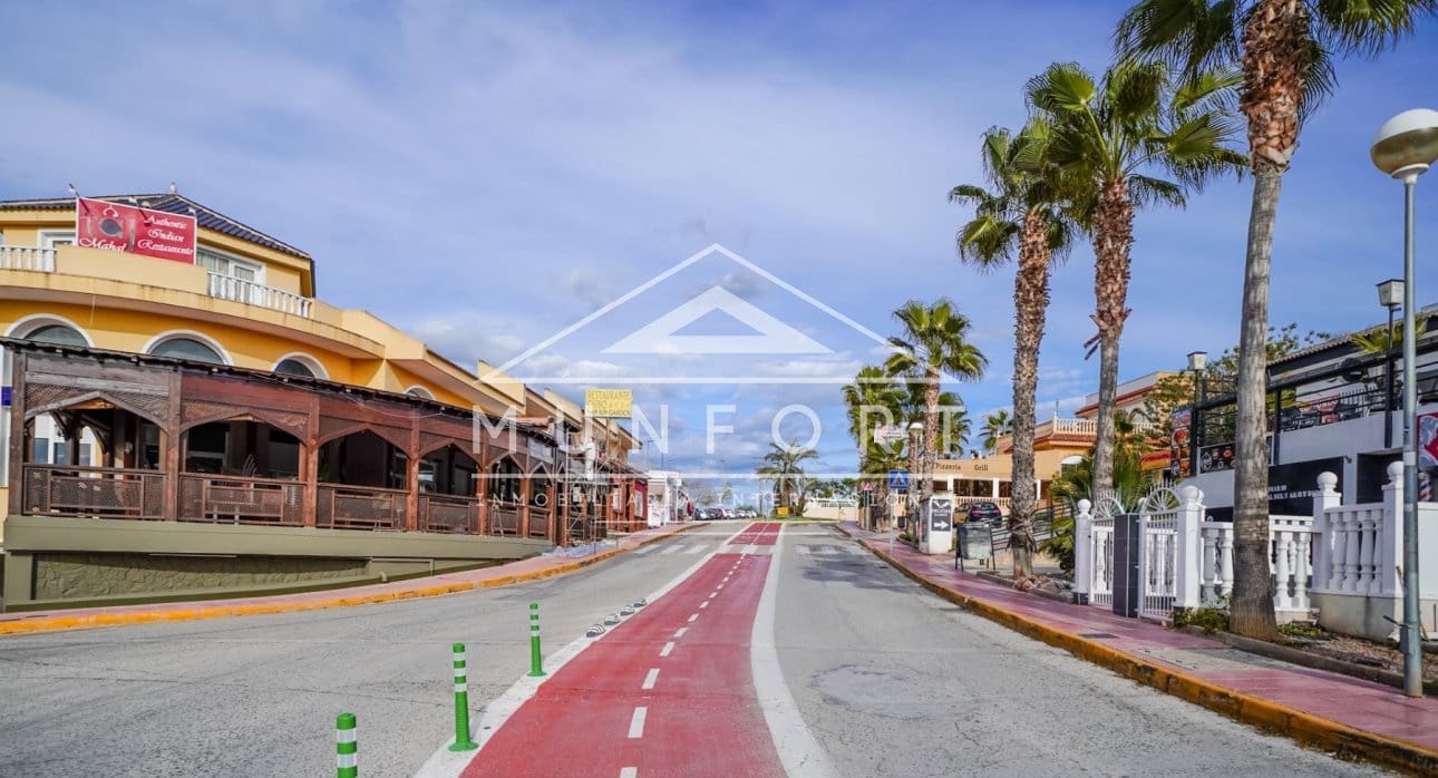 4 bedroom Villa for sale in Benijofar with pool - € 438,900 (Ref: 9612042)