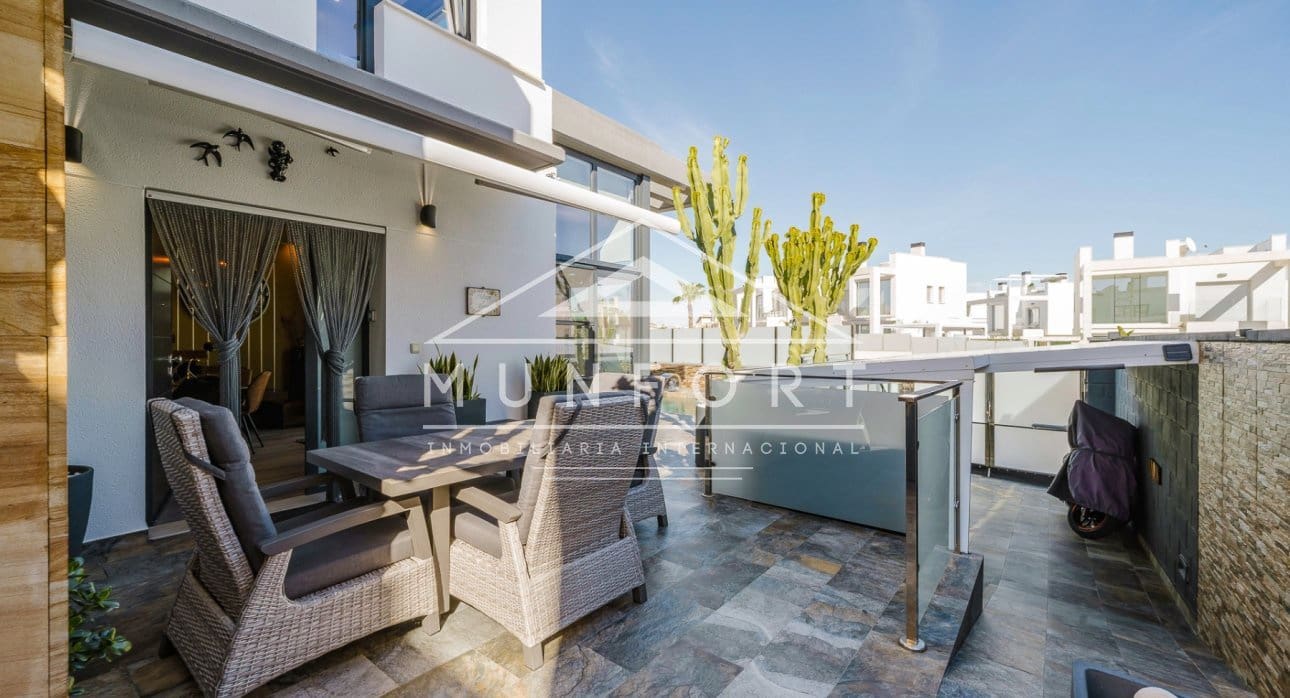 3 makuuhuone Huvila myytävänä paikassa Orihuela Costa mukana uima-altaan - 574 500 € (Ref: 9612043)