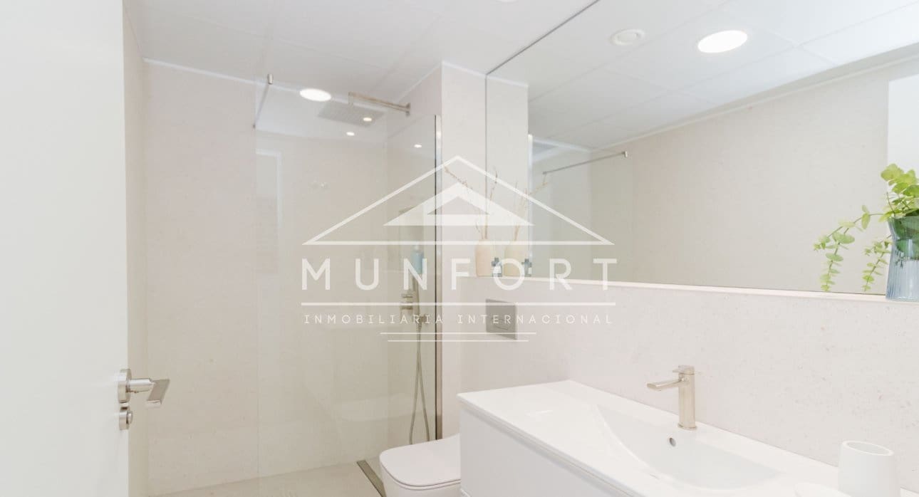 Bungalow de 3 habitaciones en Pilar de la Horadada en venta con piscina - 395.900 € (Ref: 9617107)