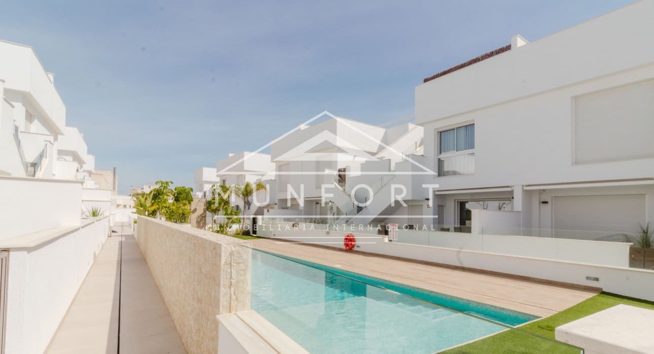 Bungalow de 3 habitaciones en Pilar de la Horadada en venta con piscina - 395.900 € (Ref: 9617107)