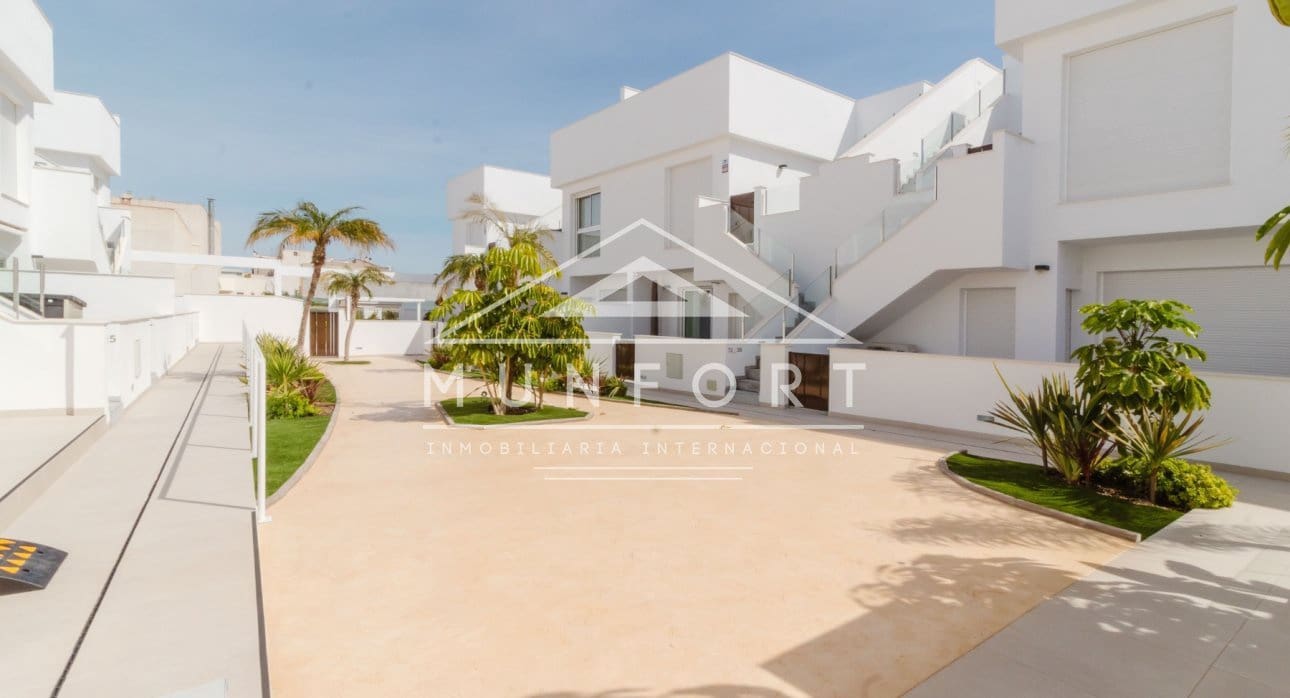 Bungalow de 3 habitaciones en Pilar de la Horadada en venta con piscina - 395.900 € (Ref: 9617107)