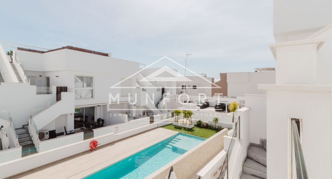 Bungalow de 3 habitaciones en Pilar de la Horadada en venta con piscina - 395.900 € (Ref: 9617107)