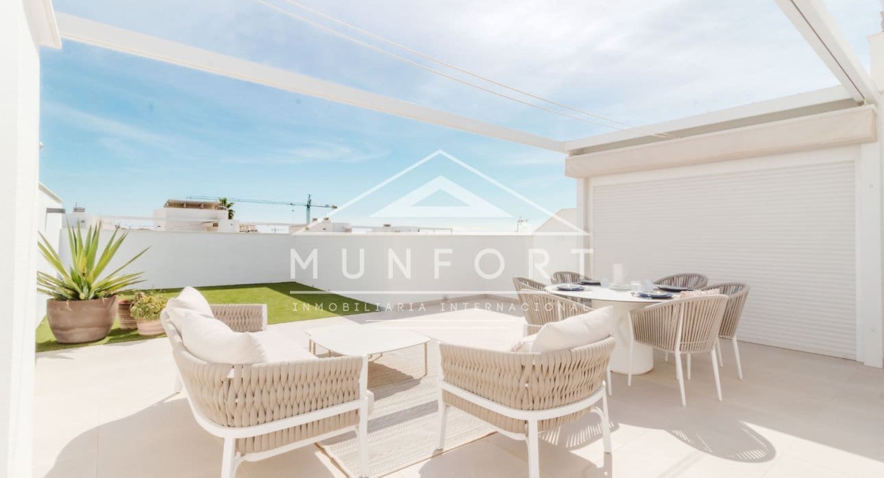 Bungalow de 3 habitaciones en Pilar de la Horadada en venta con piscina - 395.900 € (Ref: 9617107)