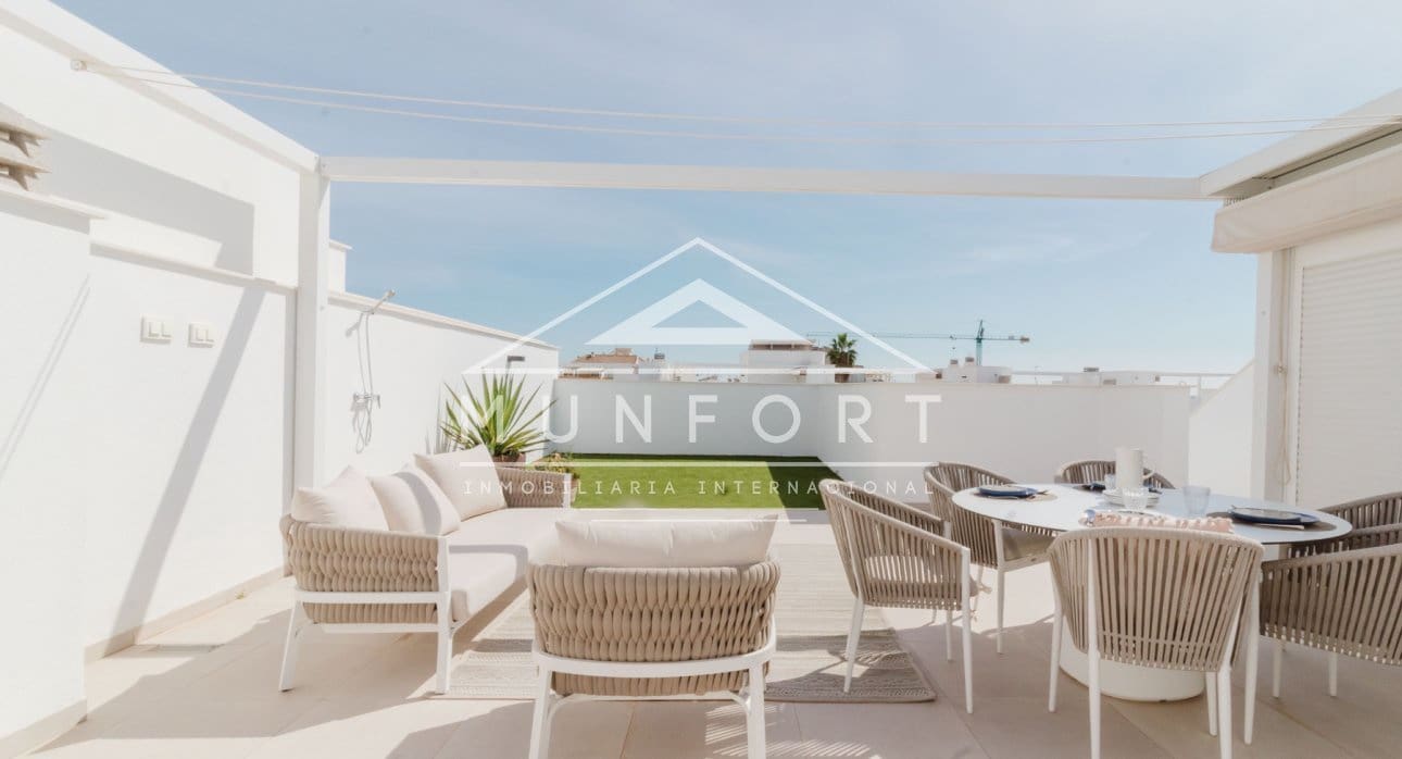 Bungalow de 3 habitaciones en Pilar de la Horadada en venta con piscina - 395.900 € (Ref: 9617107)