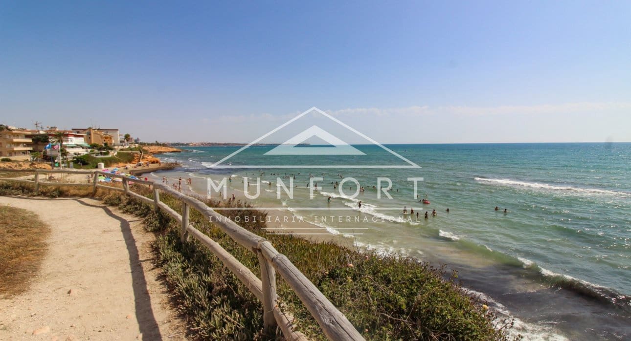 Bungalow de 3 habitaciones en Pilar de la Horadada en venta con piscina - 395.900 € (Ref: 9617107)