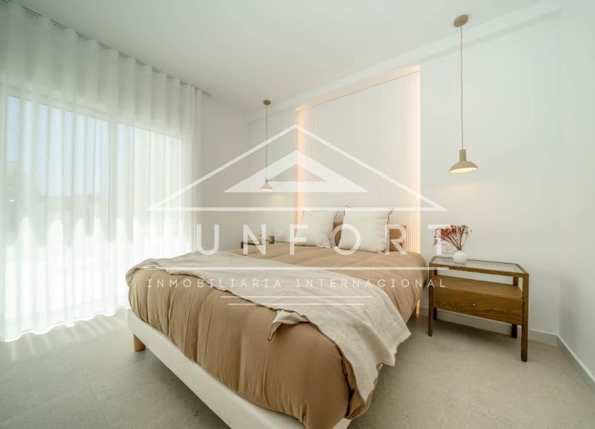 3 sypialnia Bungalow na sprzedaż w Pilar de la Horadada z basenem - 395 900 € (Ref: 9617107)