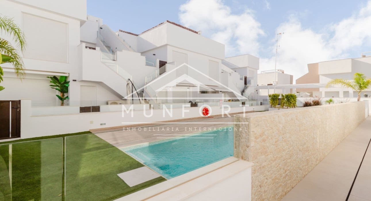 3 makuuhuone Bungalow myytävänä paikassa Pilar de la Horadada mukana uima-altaan - 334 900 € (Ref: 9617108)