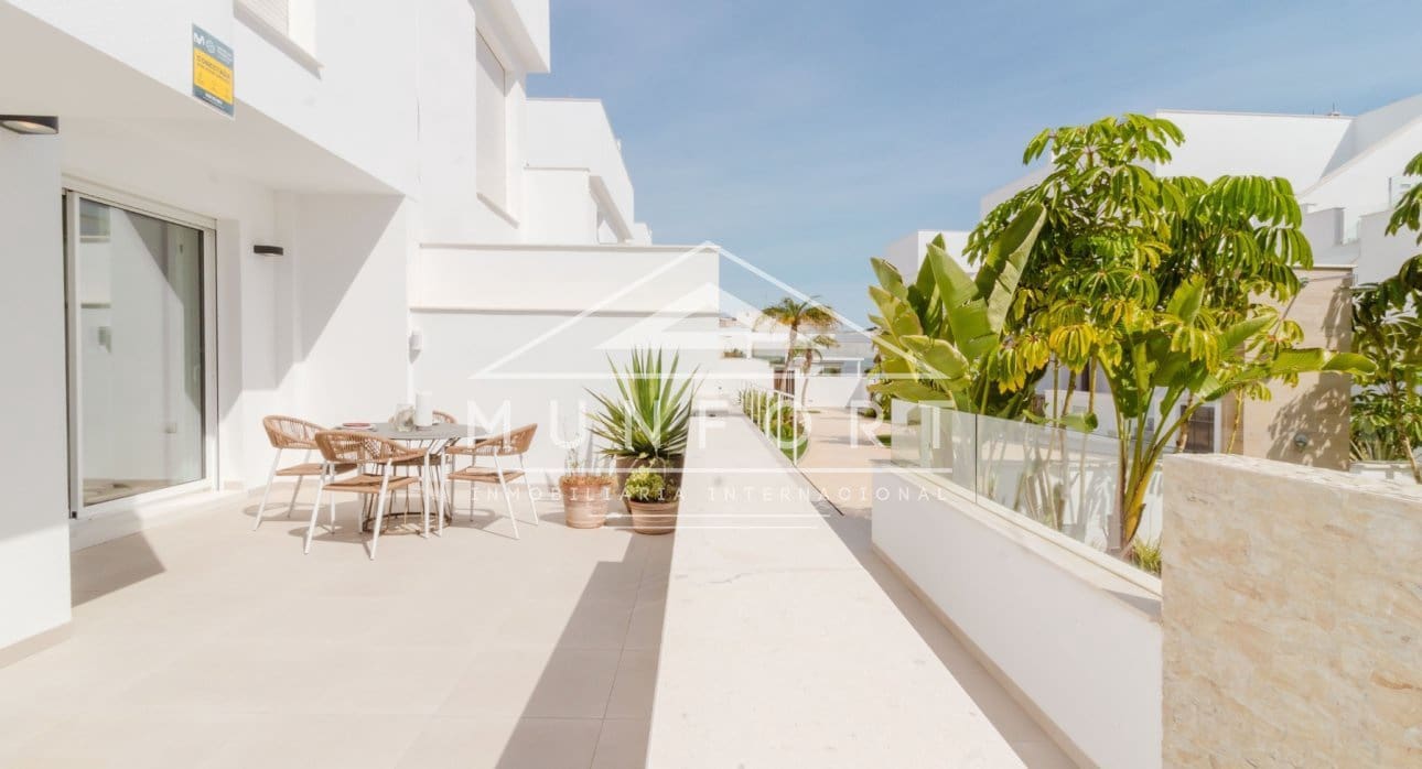 Bungalow de 3 habitaciones en Pilar de la Horadada en venta con piscina - 334.900 € (Ref: 9617108)