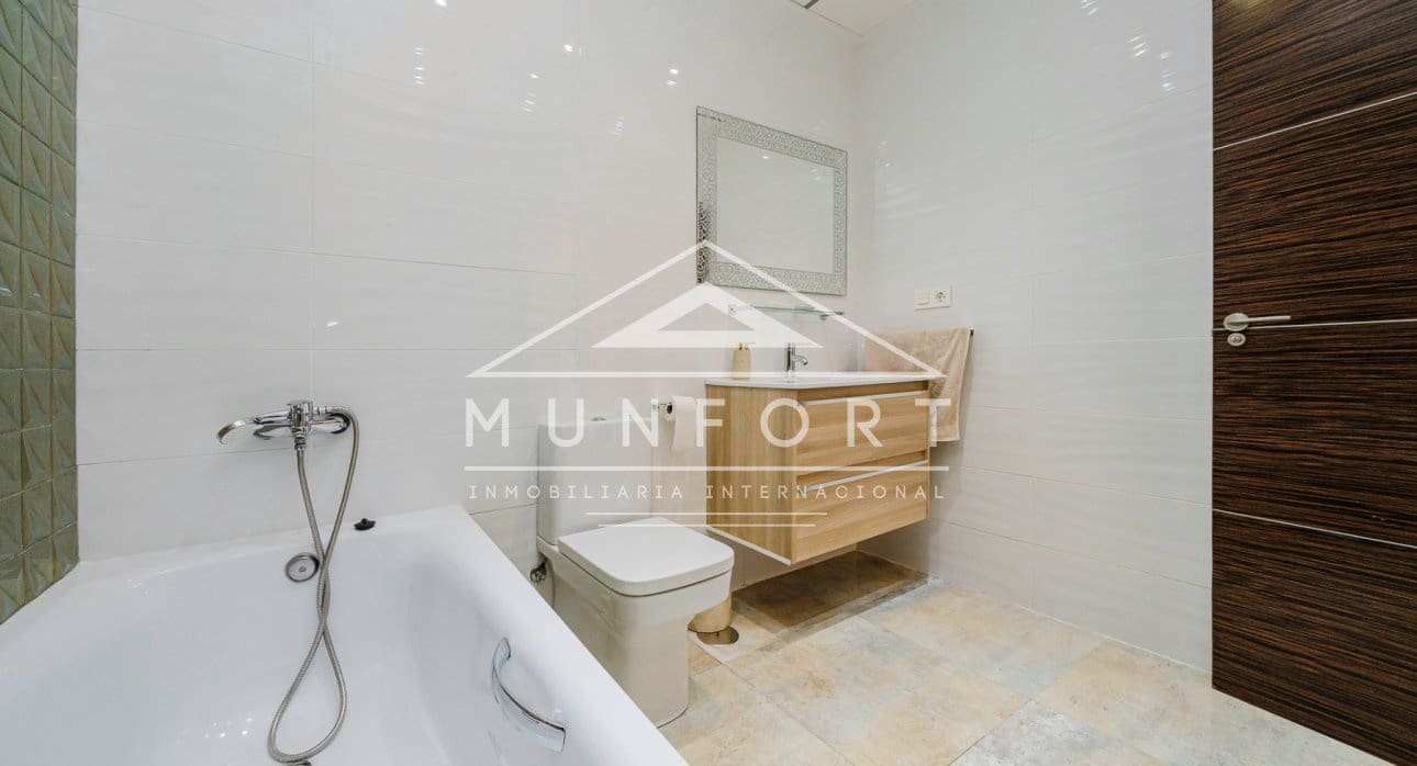 4 bedroom Villa for sale in Torre de la Horadada with pool - € 595,000 (Ref: 9618478)