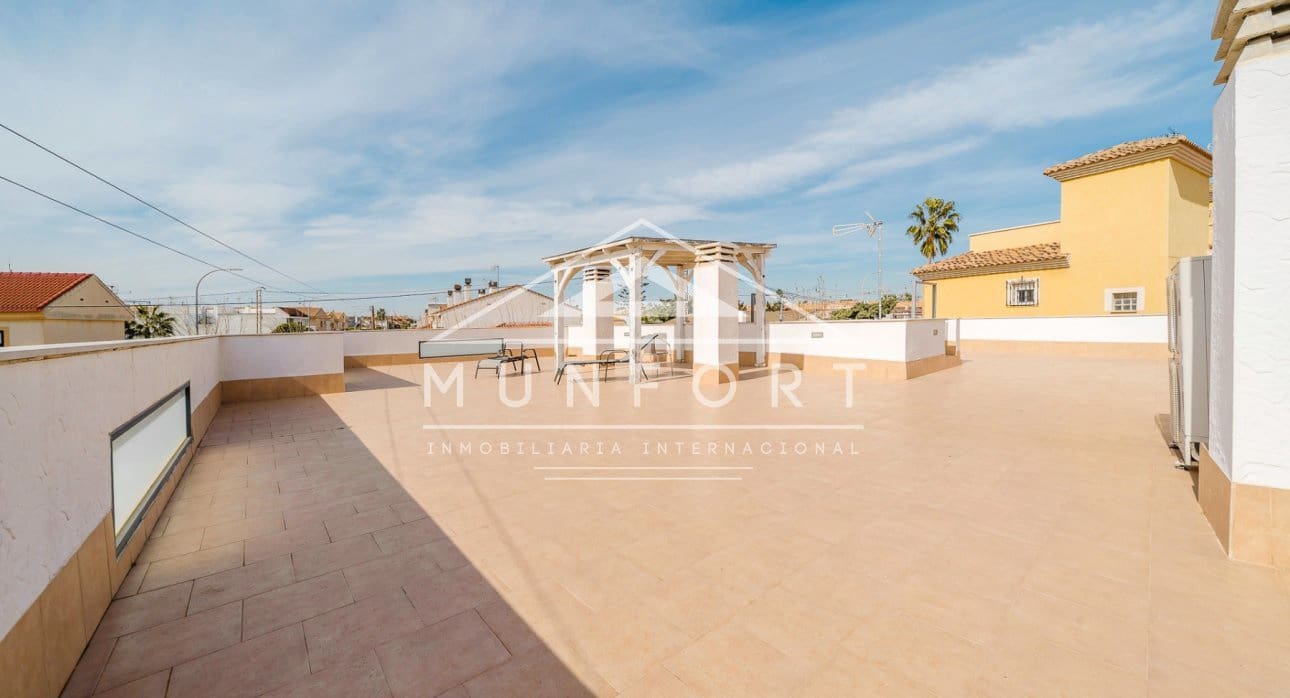 4 bedroom Villa for sale in Torre de la Horadada with pool - € 595,000 (Ref: 9618478)