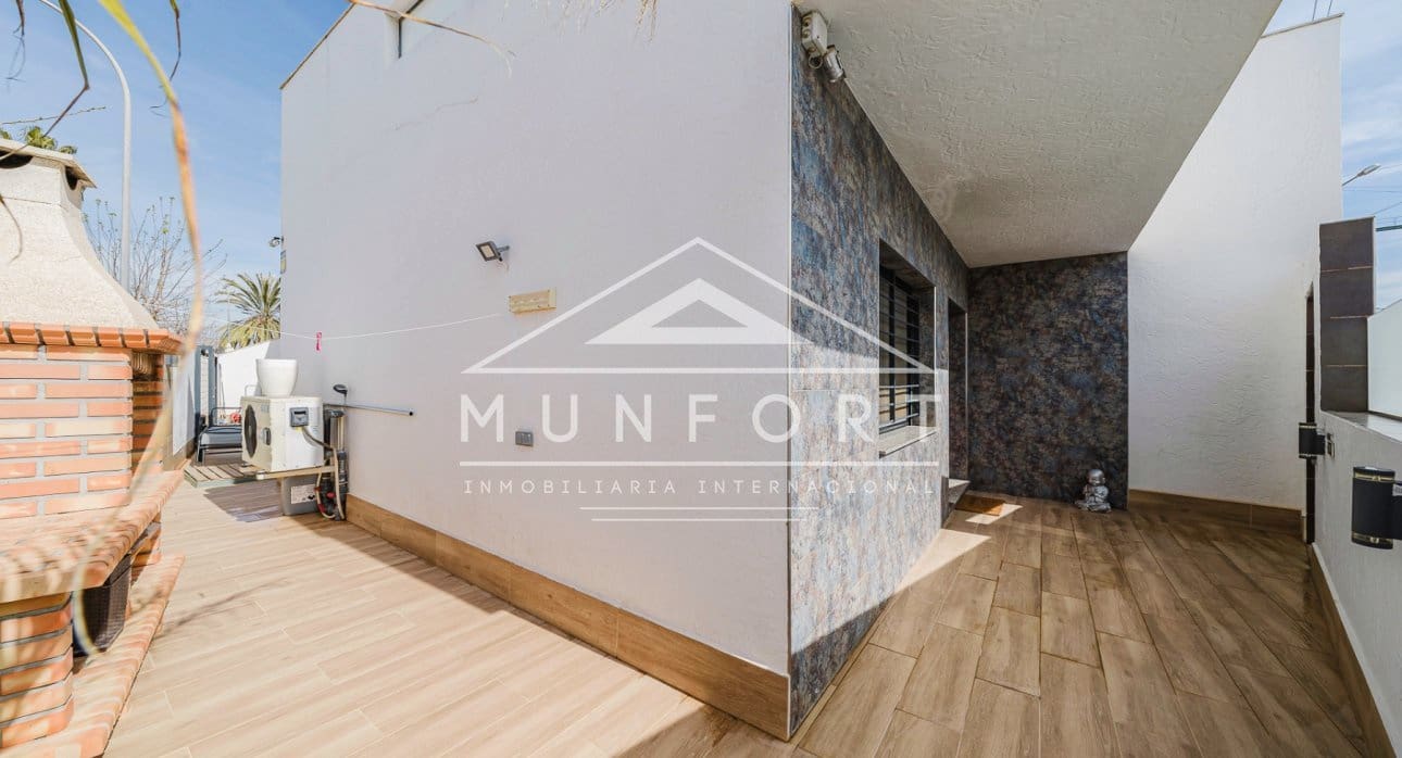 4 bedroom Villa for sale in Torre de la Horadada with pool - € 595,000 (Ref: 9618478)