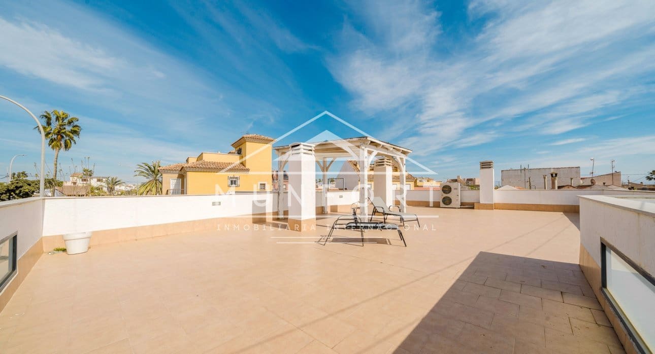 4 bedroom Villa for sale in Torre de la Horadada with pool - € 595,000 (Ref: 9618478)