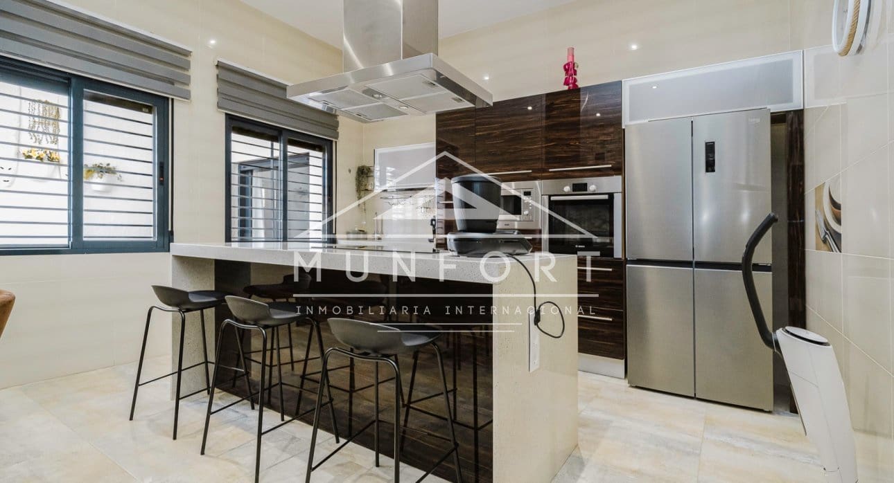 4 bedroom Villa for sale in Torre de la Horadada with pool - € 595,000 (Ref: 9618478)