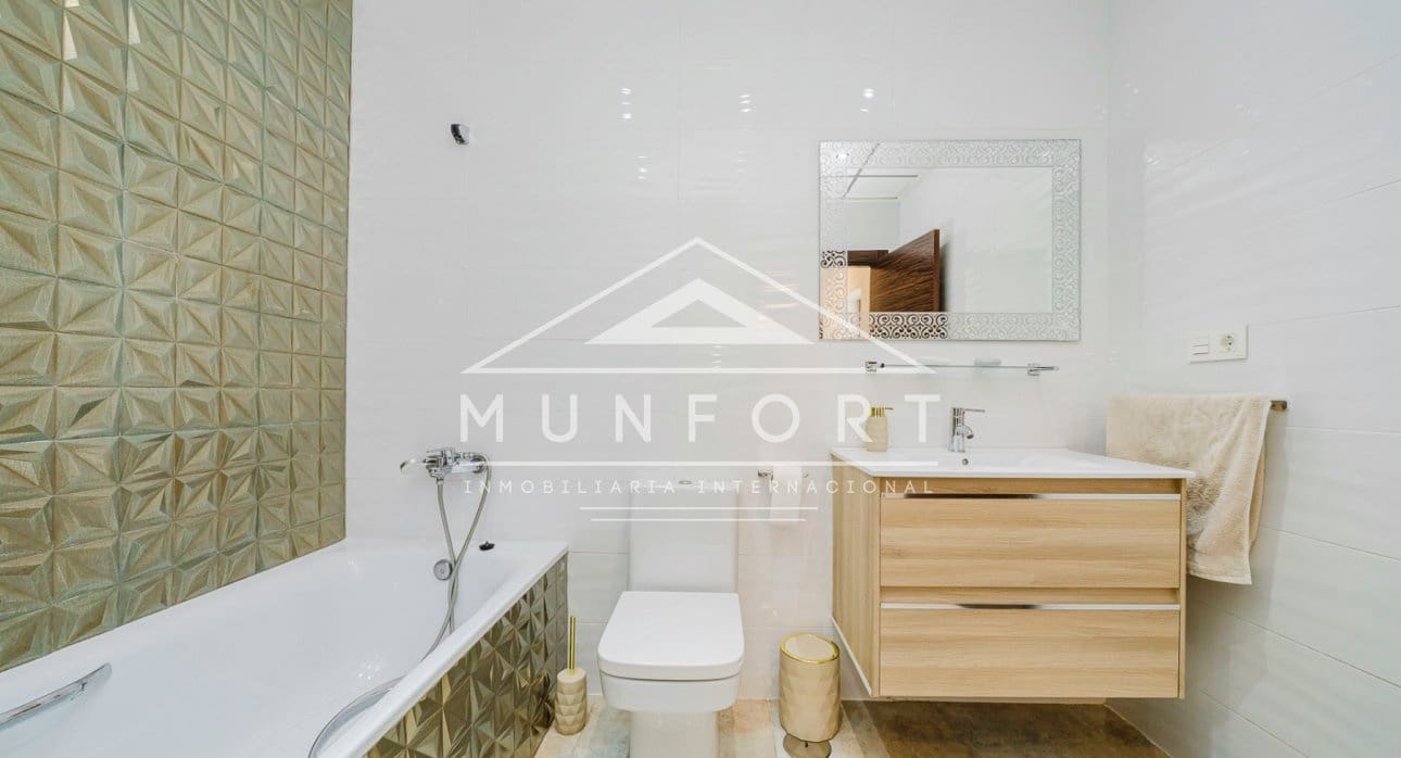 4 bedroom Villa for sale in Torre de la Horadada with pool - € 595,000 (Ref: 9618478)